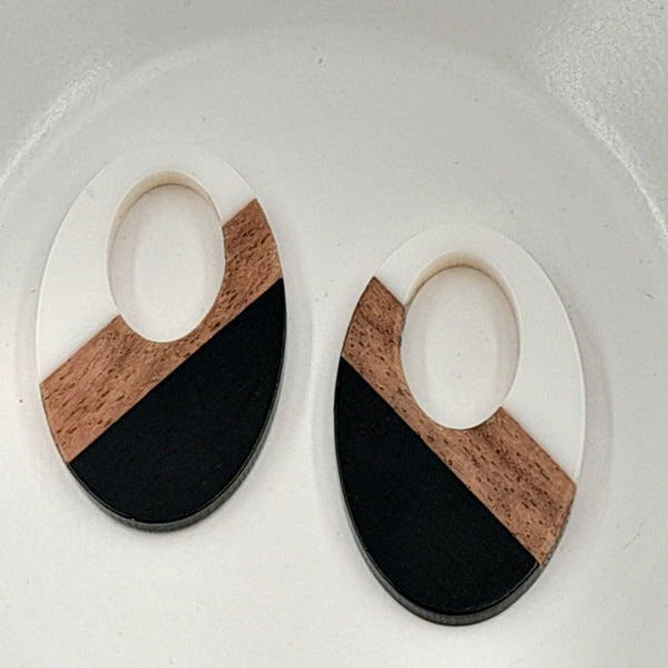 Wood & Resin Oval Shape With Large Hole Black & White