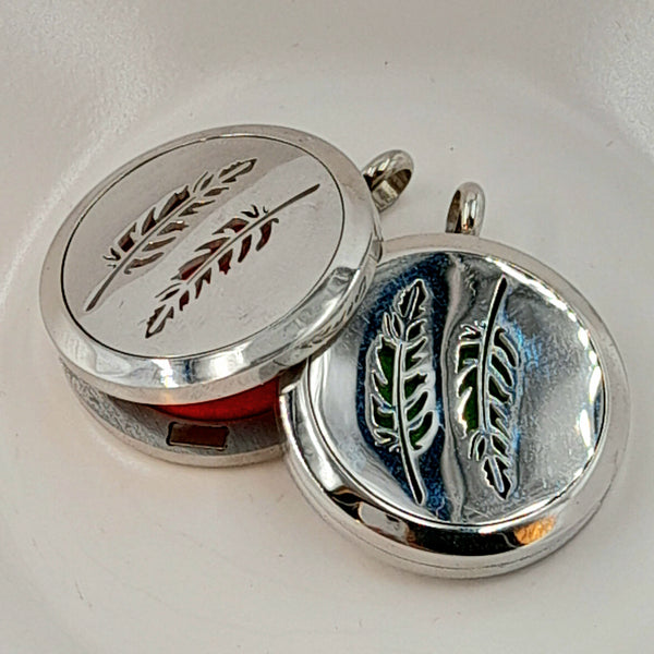 Pendant - Round Diffuser Locket With Pad & Feather Pattern Silver 37mm