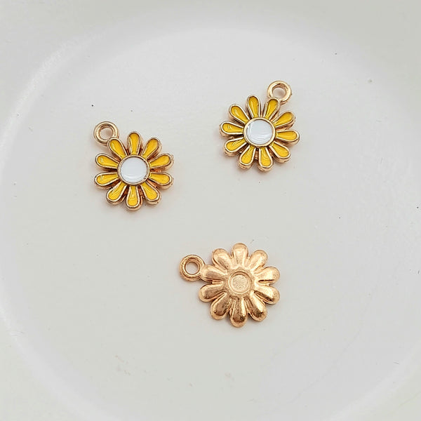 Charm - Enamel Daisy Flower - Yellow & White