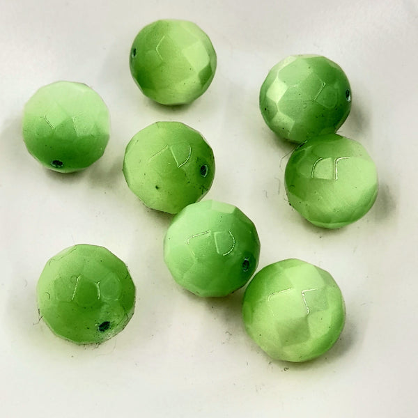 Cat's Eye Faceted Glass Round 15mm Green